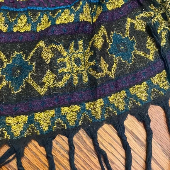 Coldwater Creek Oblong Scarf - Picture 2 of 6